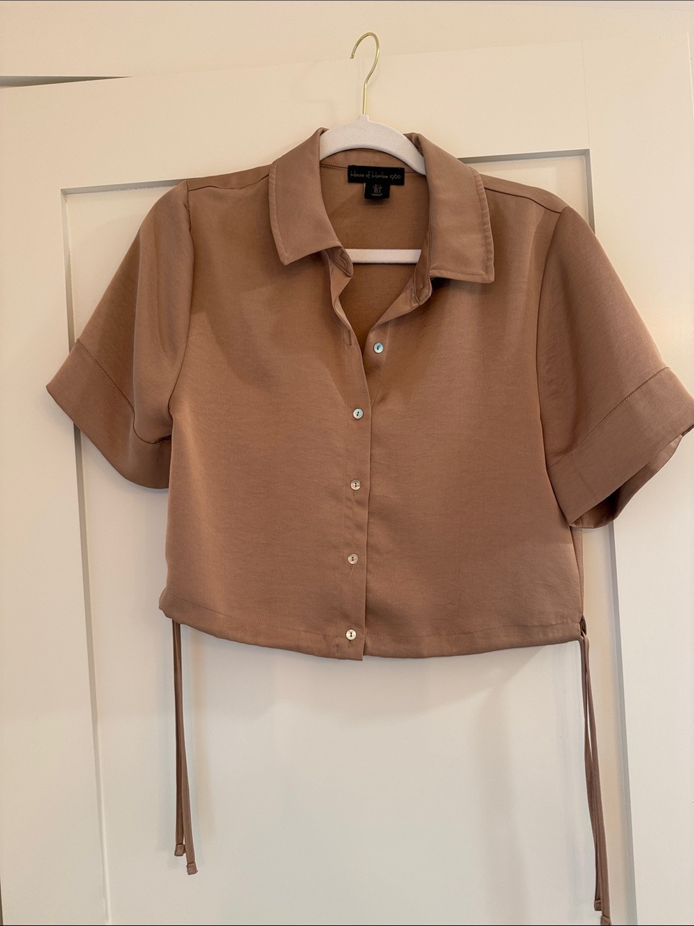 House of Harlow 1960 Cropped Button-Down Shirt in Taupe Brown